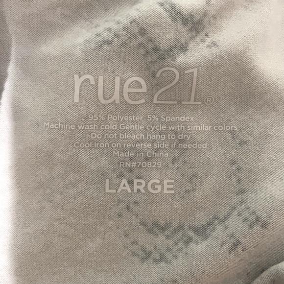 Cute reptile skin style open sided shorts - Picture 2 of 2